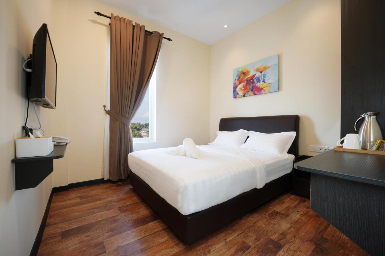 Le-shore Hotel *